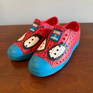 Native x Marvel Spider-Man Shoes – Kids Size 1
